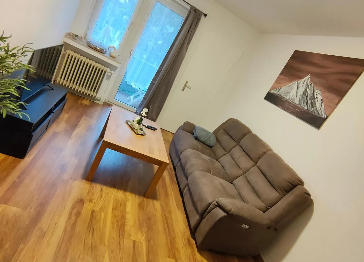 Large Central Apartment - Modern & Fully Equipped - Near Fair Cologne