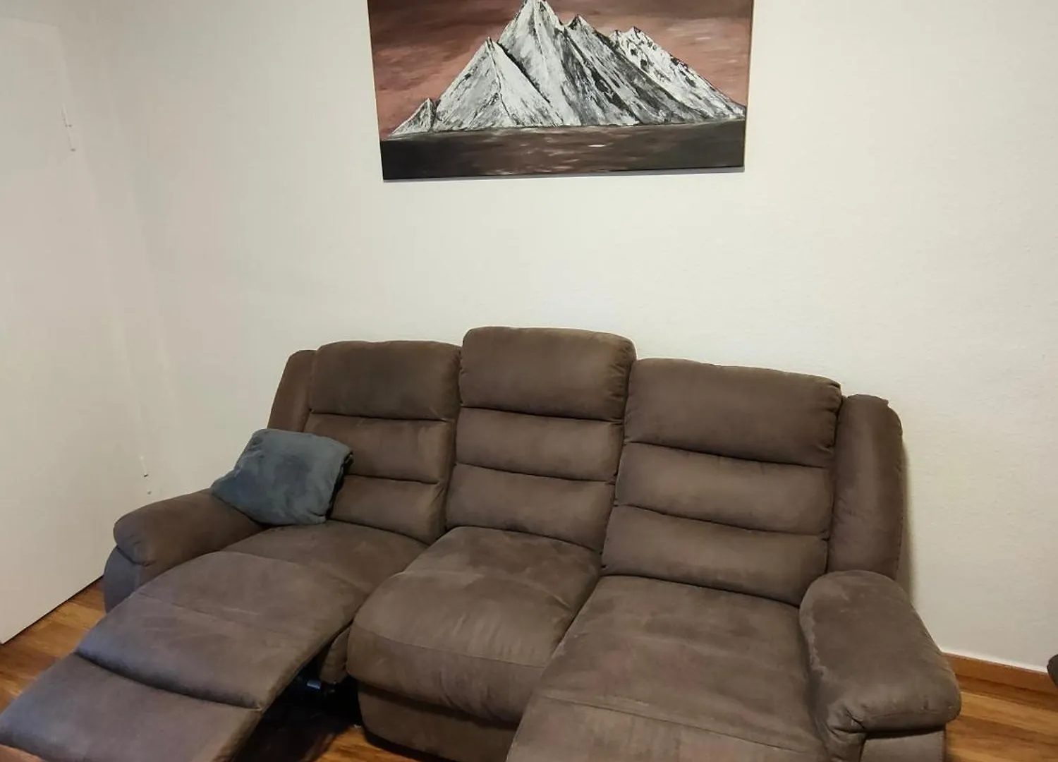 Large Central Apartment - Modern & Fully Equipped - Near Fair Cologne
