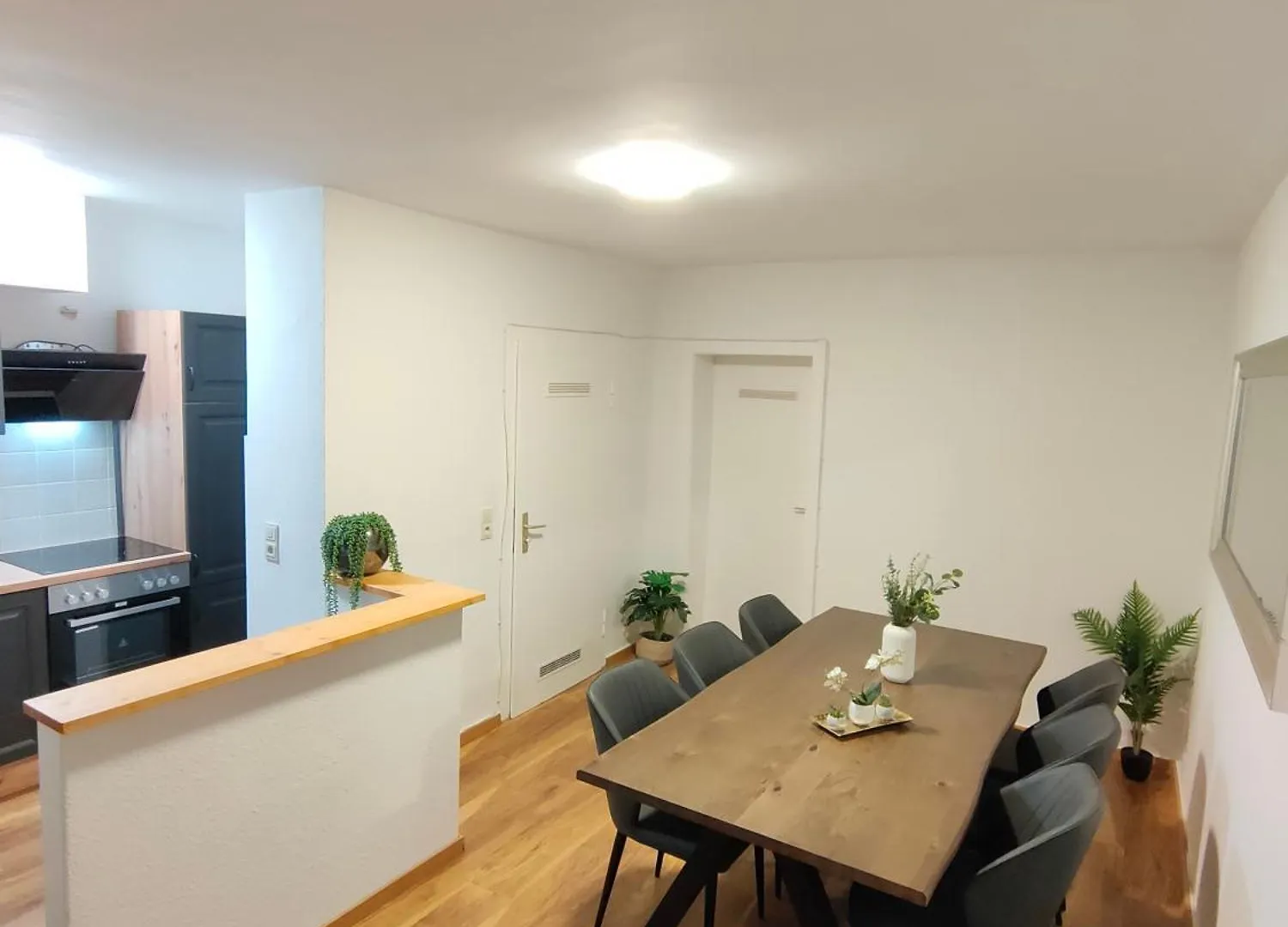 Large Central Apartment - Modern & Fully Equipped - Near Fair Cologne