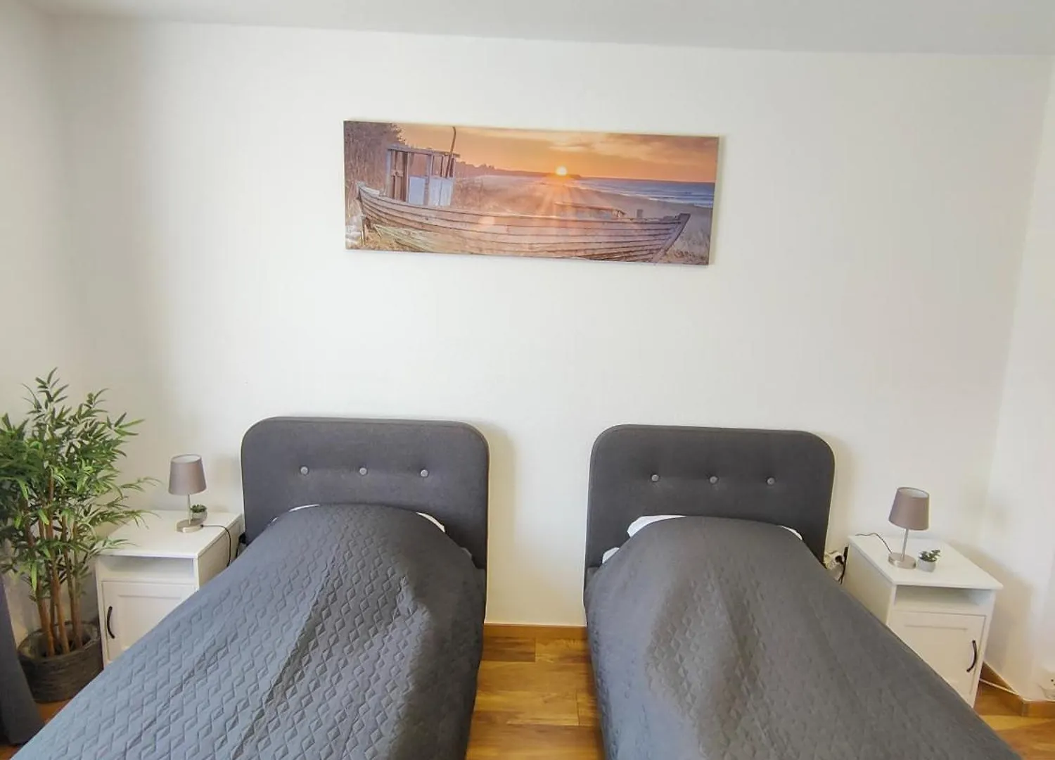 Large Central Apartment - Modern & Fully Equipped - Near Fair Cologne