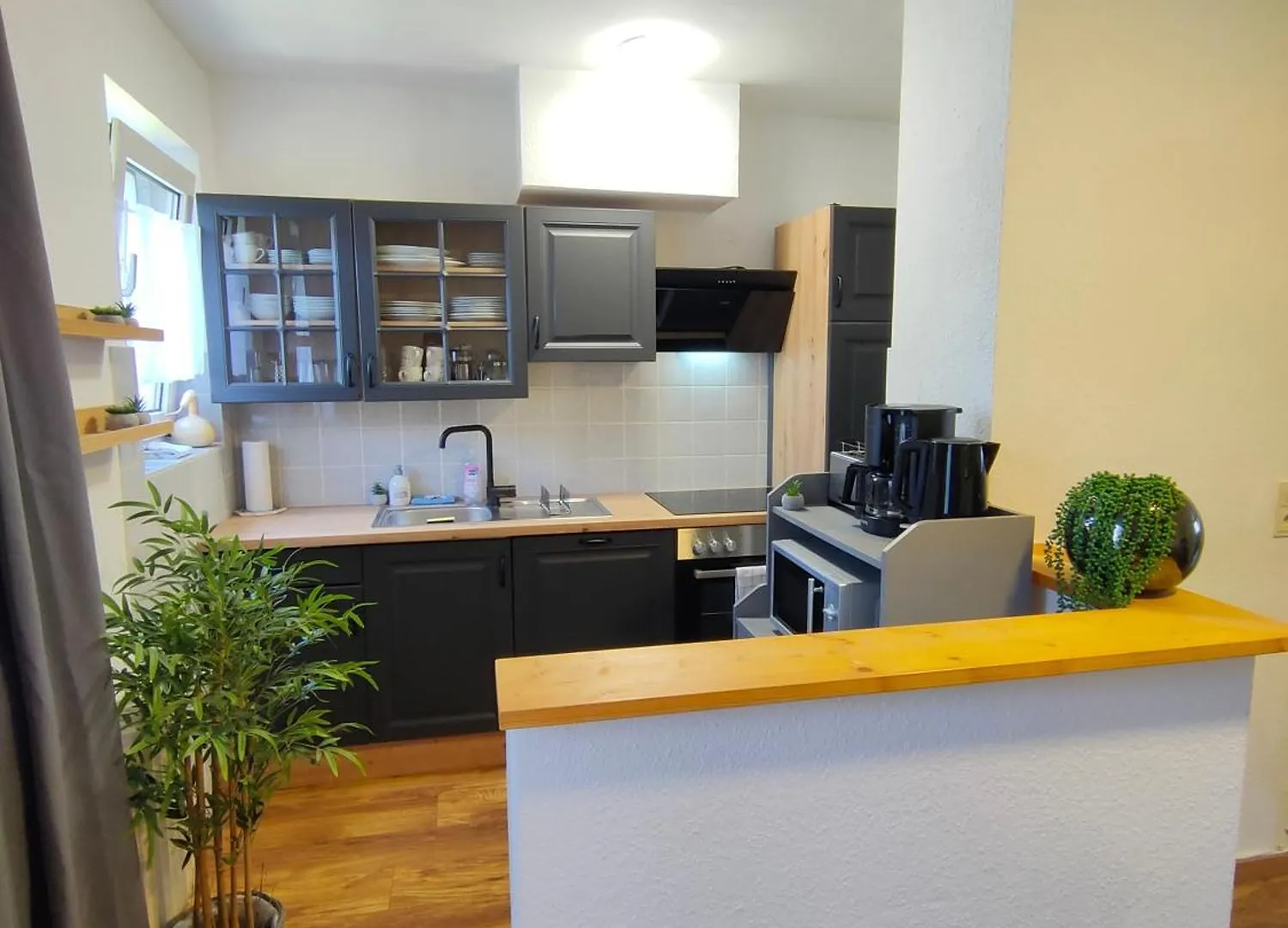 Large Central Apartment - Modern & Fully Equipped - Near Fair Cologne