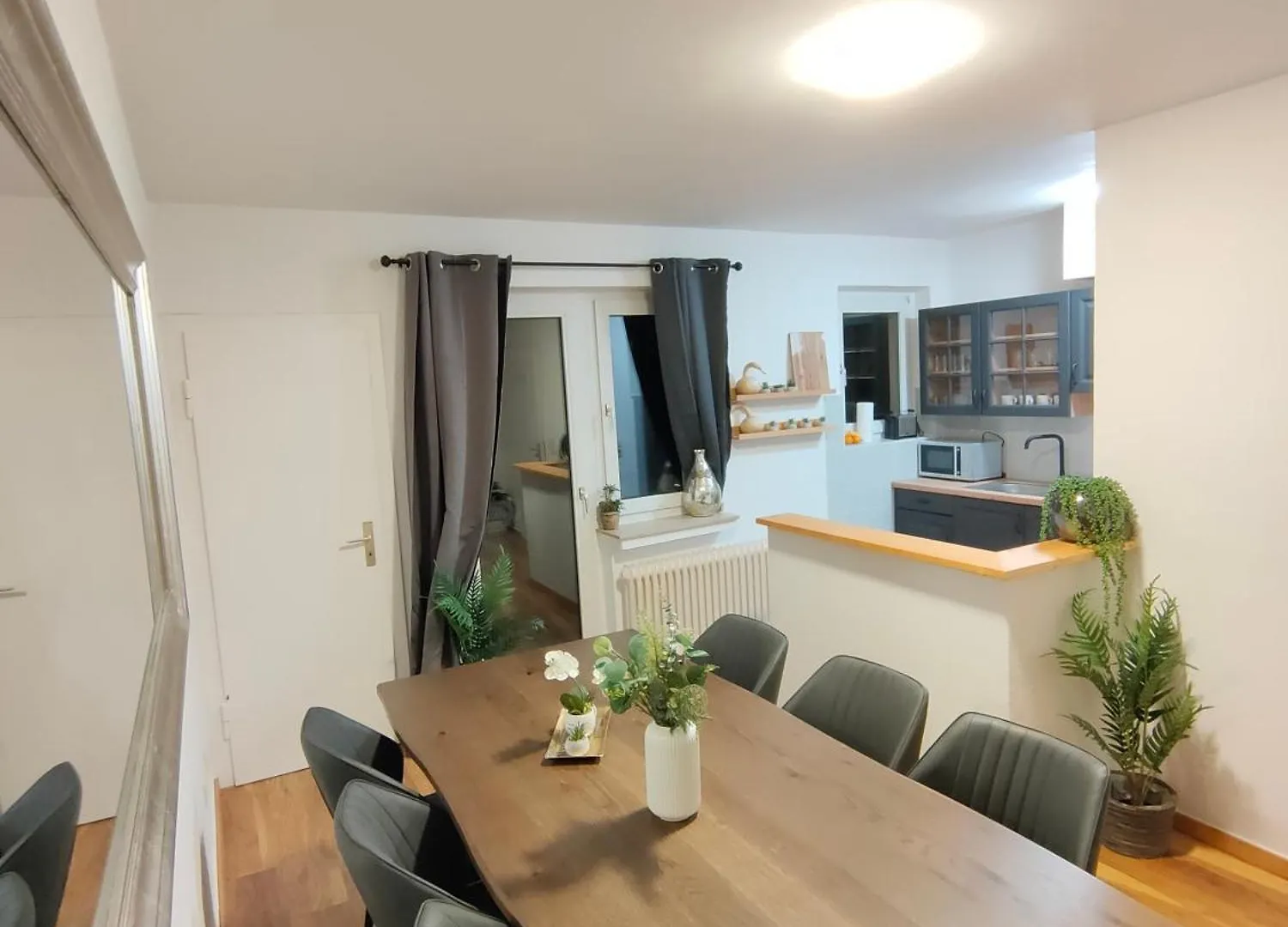 Large Central Apartment - Modern & Fully Equipped - Near Fair Cologne